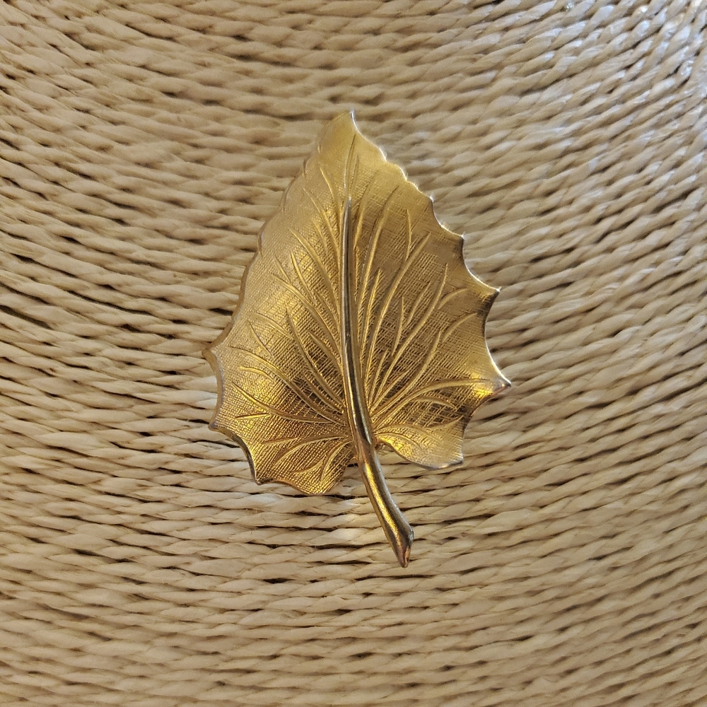 Vintage Gold Leaf Pin